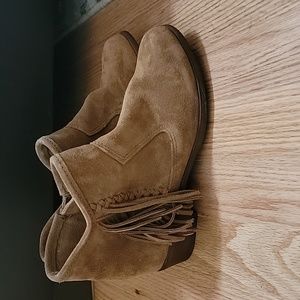 Minnetonka Ankle Boots size 8